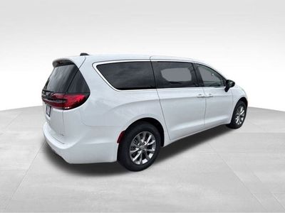 2026 Chrysler Pacifica — detail view