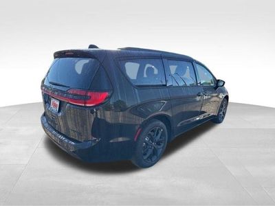 2026 Chrysler Pacifica — detail view