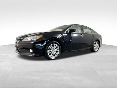 2014 Lexus ES — side profile view