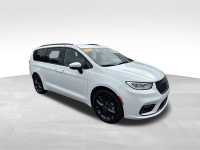 2023 Chrysler Pacifica — rear three-quarter view