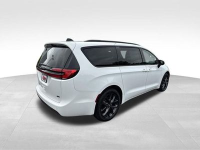 2023 Chrysler Pacifica — interior view