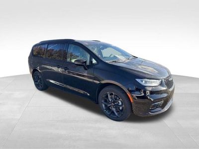 2026 Chrysler Pacifica — rear three-quarter view