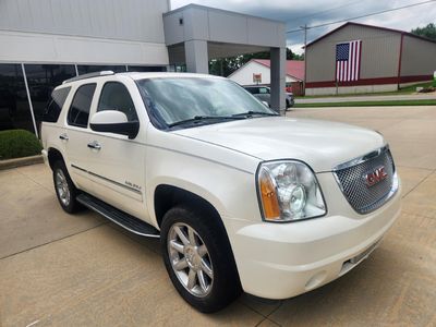 2013 GMC Yukon — rear three-quarter view