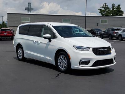 2023 Chrysler Pacifica — side profile view