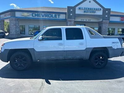 2002 Chevrolet Avalanche — side profile view