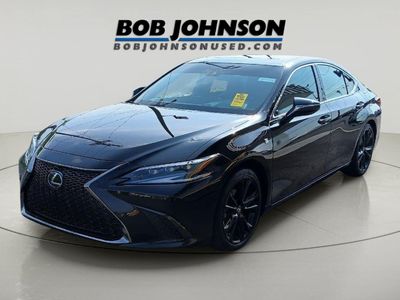 2022 Lexus ES — detail view