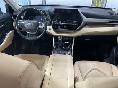 2023 Toyota Highlander — side profile view