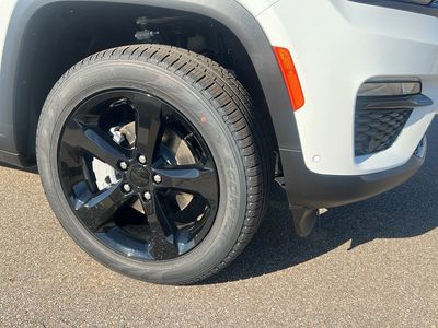 2025 Jeep Grand Cherokee — rear three-quarter view