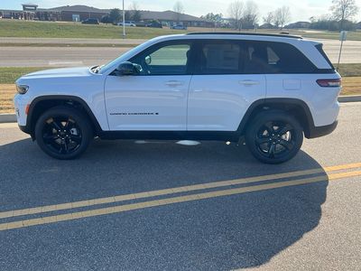2025 Jeep Grand Cherokee — detail view
