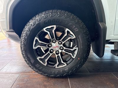 2025 GMC Canyon — detail view