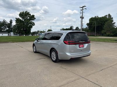 2023 Chrysler Pacifica — detail view
