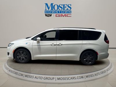 2020 Chrysler Pacifica Hybrid — detail view