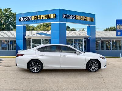 2021 Lexus ES — interior view