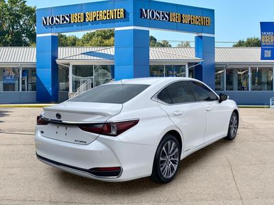 2021 Lexus ES — detail view