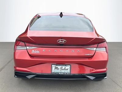 2022 Hyundai Elantra — detail view