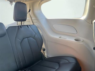 2024 Chrysler Pacifica — detail view