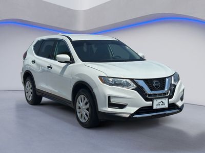 2018 Nissan Rogue — detail view