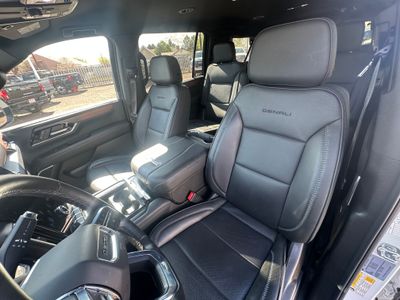 2025 GMC Yukon XL — detail view
