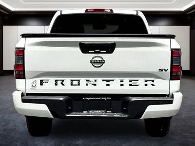 2022 Nissan Frontier — detail view