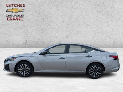 2025 Nissan Altima — side profile view
