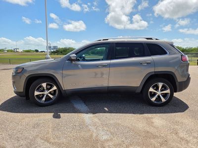 2020 Jeep Cherokee — interior view