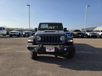 2025 Jeep Gladiator — side profile view