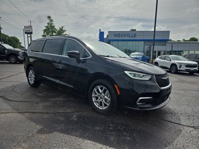 2024 Chrysler Pacifica — side profile view