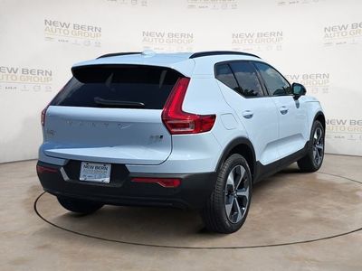 2026 Volvo XC40 — detail view