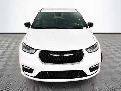 2026 Chrysler Pacifica — side profile view