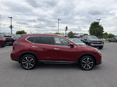 2019 Nissan Rogue — detail view