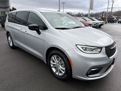 2026 Chrysler Pacifica — rear three-quarter view