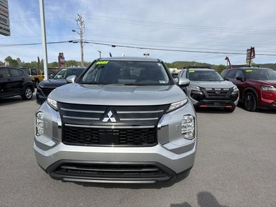 2025 Mitsubishi Outlander — side profile view