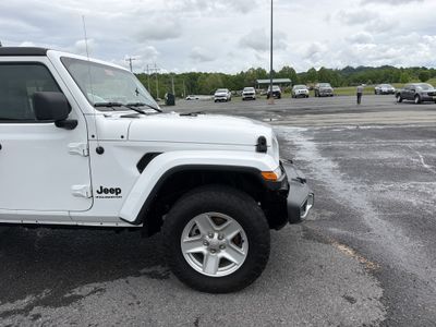 2023 Jeep Gladiator — side profile view