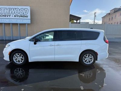 2024 Chrysler Pacifica — side profile view