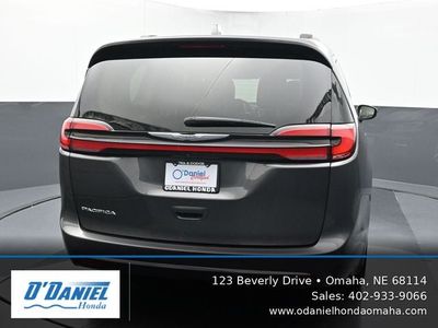 2022 Chrysler Pacifica — detail view