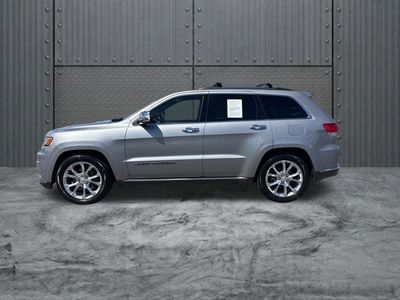 2021 Jeep Grand Cherokee — interior view