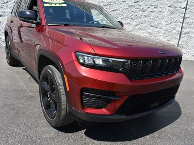 2023 Jeep Grand Cherokee — side profile view