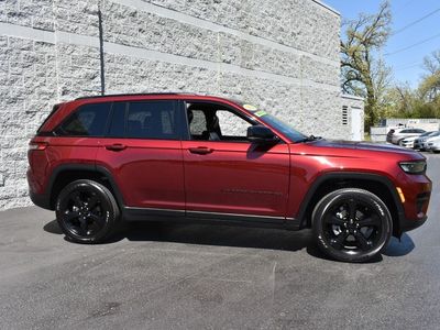 2023 Jeep Grand Cherokee — interior view