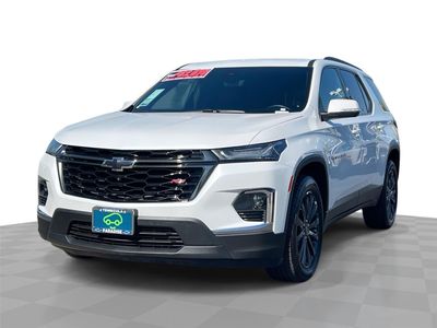 2023 Chevrolet Traverse RS in Iridescent Pearl Tricoat — front three-quarter view