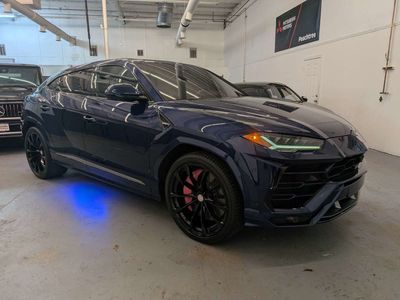 2020 Lamborghini Urus — side profile view