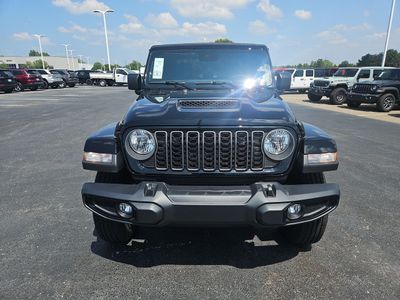 2025 Jeep Gladiator — side profile view