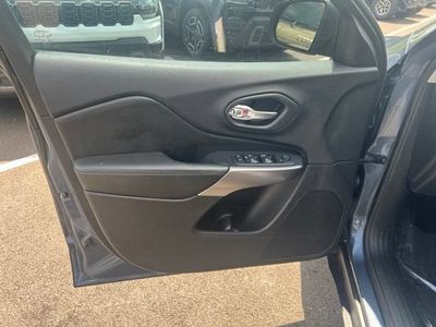 2020 Jeep Cherokee — detail view