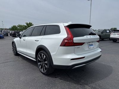 2025 Volvo V60 Cross Country — detail view