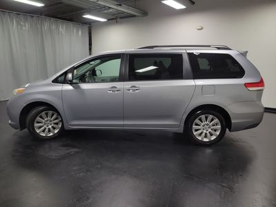 2014 Toyota Sienna — detail view