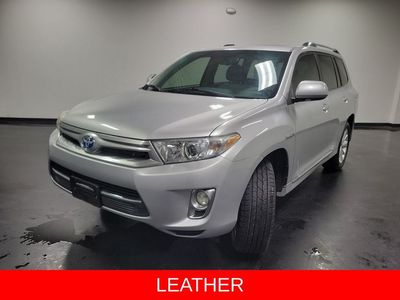2013 Toyota Highlander Hybrid — interior view