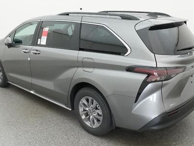 2026 Toyota Sienna — detail view
