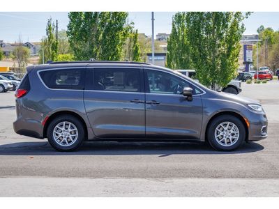 2022 Chrysler Pacifica — side profile view