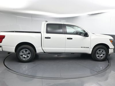 2024 Nissan Titan SV Truck Crew Cab - Photo 8