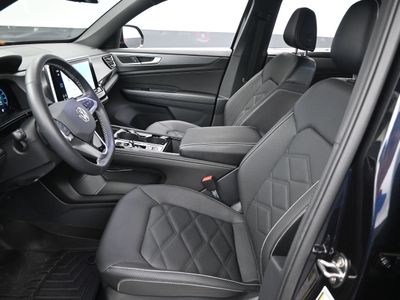 2024 Volkswagen Atlas Cross Sport 2.0T SE w/Technology SUV — photo 10 view