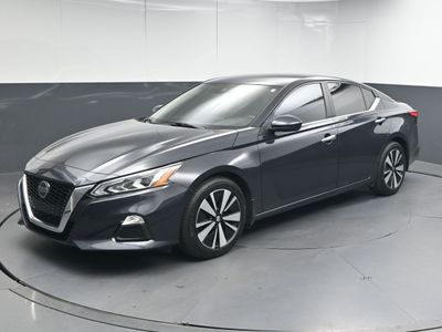 2022 Nissan Altima 2.5 SV Sedan — side profile view